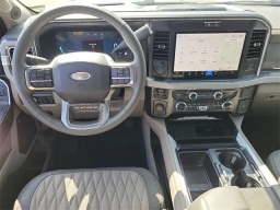 Ford Super Duty F-350 DRW Platinum 4WD Crew Cab 8' Box 2025