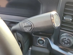 Ford Super Duty F-350 DRW LARIAT 4WD Crew Cab 8' Box 2026