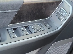 Ford Super Duty F-350 DRW LARIAT 4WD Crew Cab 8' Box 2026