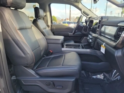 Ford Super Duty F-350 DRW LARIAT 4WD Crew Cab 8' Box 2026