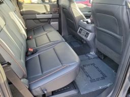 Ford Super Duty F-350 DRW LARIAT 4WD Crew Cab 8' Box 2026