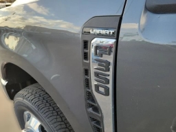 Ford Super Duty F-350 DRW LARIAT 4WD Crew Cab 8' Box 2026