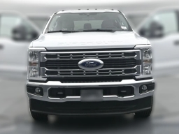 Ford Super Duty F-350 DRW XLT 4WD Crew Cab 8' Box 2026