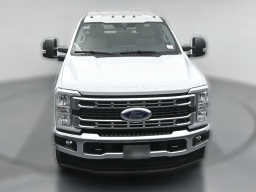 Ford Super Duty F-350 DRW XLT 4WD Crew Cab 8' Box 2026