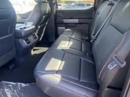 Ford F-150 LARIAT 4WD SuperCrew 5.5' Box 2026