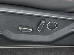 Ford F-150 LARIAT 4WD SuperCrew 5.5' Box 2025