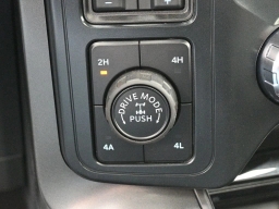 Ford F-150 LARIAT 4WD SuperCrew 5.5' Box 2025