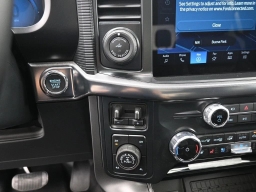 Ford F-150 LARIAT 4WD SuperCrew 5.5' Box 2025