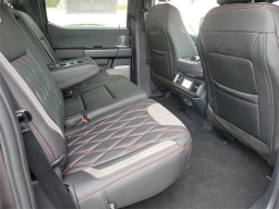 Ford F-150 LARIAT 4WD SuperCrew 5.5' Box 2025