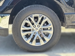 Ford F-150 LARIAT 4WD SuperCrew 5.5' Box 2025