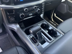 Ford F-150 LARIAT 4WD SuperCrew 5.5' Box 2025