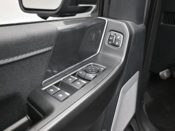 Ford F-150 LARIAT 4WD SuperCrew 5.5' Box 2025