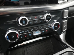 Ford F-150 LARIAT 4WD SuperCrew 5.5' Box 2025