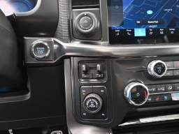 Ford F-150 LARIAT 4WD SuperCrew 5.5' Box 2025