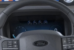 Ford F-150 LARIAT 4WD SuperCrew 5.5' Box 2025