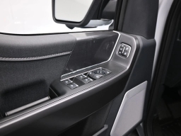 Ford F-150 LARIAT 4WD SuperCrew 5.5' Box 2025