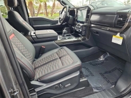 Ford F-150 LARIAT 4WD SuperCrew 5.5' Box 2025