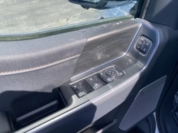 Ford F-150 LARIAT 4WD SuperCrew 5.5' Box 2026