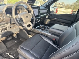 Ford F-150 LARIAT 4WD SuperCrew 5.5' Box 2025