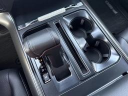 Ford F-150 LARIAT 4WD SuperCrew 5.5' Box 2025