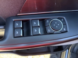 Ford F-150 LARIAT 4WD SuperCrew 5.5' Box 2025