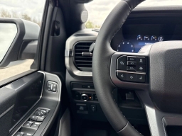 Ford F-150 LARIAT 4WD SuperCrew 5.5' Box 2025