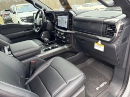 Ford F-150 LARIAT 4WD SuperCrew 5.5' Box 2025