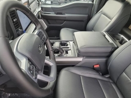 Ford F-150 LARIAT 4WD SuperCrew 5.5' Box 2025