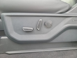 Ford F-150 LARIAT 4WD SuperCrew 5.5' Box 2025