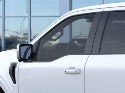 Ford F-150 LARIAT 4WD SuperCrew 5.5' Box 2025