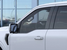 Ford F-150 Platinum 4WD SuperCrew 5.5' Box 2025