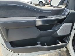 Ford F-150 Platinum 4WD SuperCrew 5.5' Box 2025