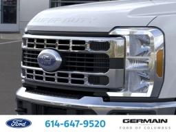 Ford Super Duty F-350 SRW XLT 4WD Reg Cab 8' Box 2025