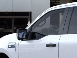 Ford F-150 Lightning XLT 4WD SuperCrew 5.5' Box 2025