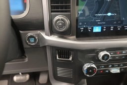 Ford F-150 Lightning XLT 4WD SuperCrew 5.5' Box 2025