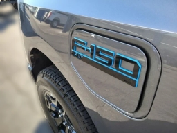 Ford F-150 Lightning XLT 4WD SuperCrew 5.5' Box 2025