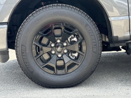 Ford F-150 Lightning XLT 4WD SuperCrew 5.5' Box 2025