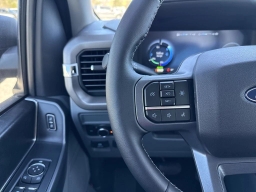 Ford F-150 Lightning XLT 4WD SuperCrew 5.5' Box 2025