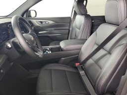 Chevrolet Traverse FWD LT 4dr 2026