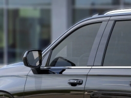 Chevrolet Suburban LS 2WD 4dr 2026