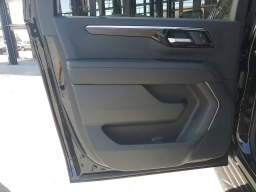 Chevrolet Suburban LS 2WD 4dr 2026