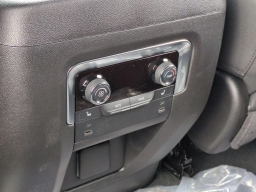 Chevrolet Suburban Premier 2WD 4dr 2026