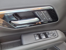 Chevrolet Suburban Premier 2WD 4dr 2026