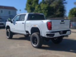 GMC Sierra 2500HD Denali Ultimate 4WD Crew Cab 159" 2026