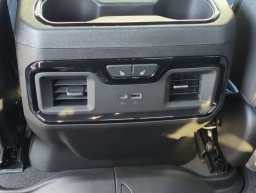 GMC Sierra 1500 AT4 4WD Crew Cab 147" 2025