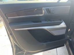 Cadillac VISTIQ Luxury AWD 4dr 2026