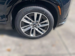 Cadillac VISTIQ Luxury AWD 4dr 2026