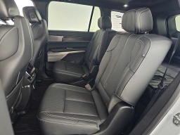 Cadillac VISTIQ Luxury AWD 4dr 2026