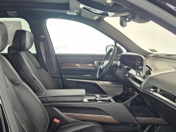 Cadillac VISTIQ Luxury AWD 4dr 2026