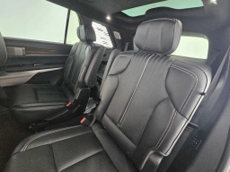 Cadillac VISTIQ Luxury AWD 4dr 2026